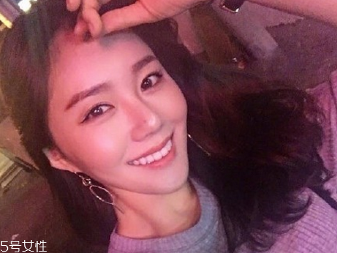 凌亂小卷中長發(fā)怎么弄好看？超美的凌亂小卷中長發(fā)
