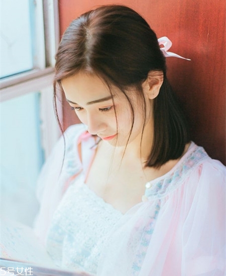 齊肩直發(fā)染什么顏色好看？簡(jiǎn)單好看的齊肩發(fā)扎法