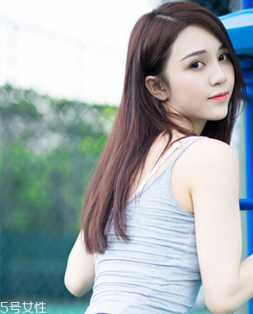 秋冬適合什么顏色的頭發(fā)？再燙個卷發(fā)更秋冬