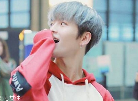 男生頭發(fā)稀疏適合什么發(fā)型？圓形劉海很好看