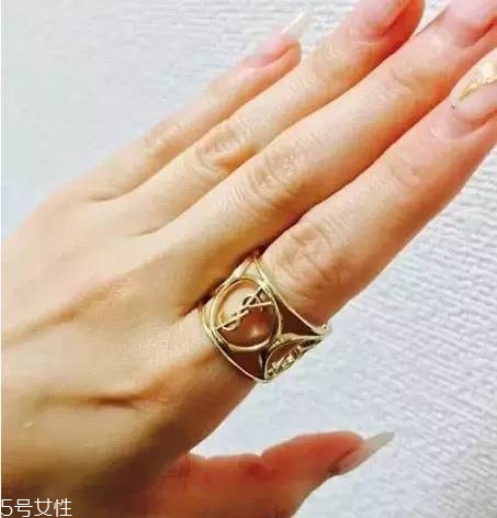 如何選擇口紅色號(hào)？口紅必不可少