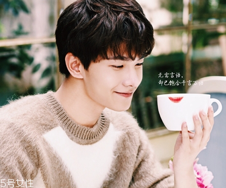 嬌蘭親親567是什么顏色？活色生香吻的秘訣