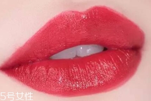 唇部干燥是什么引起的？天生皮薄易脫水