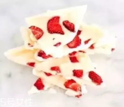 君樂寶芝士酸奶怎么喝？卡死在插吸管這一步