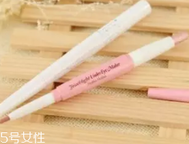臥蠶和眼袋的區(qū)別是什么？臥蠶是肌肉眼袋是肥肉
