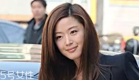 臥蠶和眼袋的區(qū)別是什么？臥蠶是肌肉眼袋是肥肉