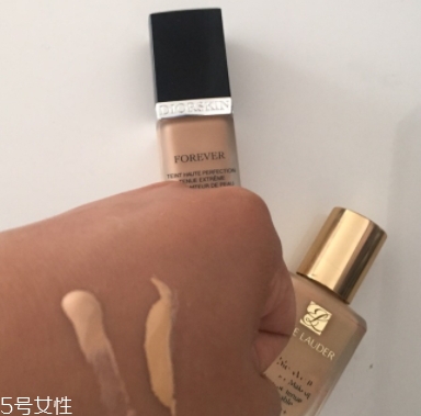 雅詩蘭黛和dior迪奧粉底液哪個好？