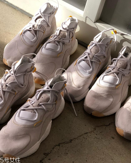 bristol studio與adidas crazy byw聯(lián)名款在哪買_多少錢？