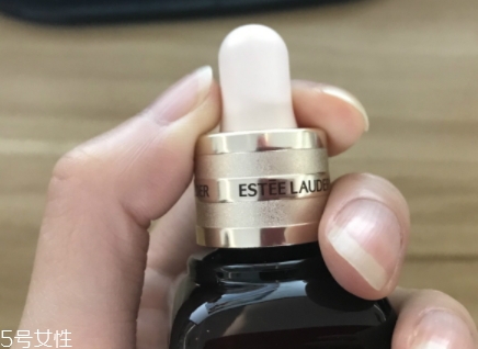 雅詩蘭黛適合油性皮膚嗎？