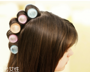 怎么讓頭發(fā)蓬松？換個(gè)方向分發(fā)線