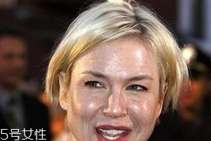 底妝脫妝怎么辦？及時(shí)補(bǔ)水拯救脫妝尷尬