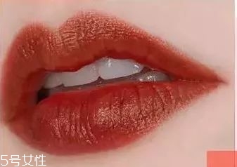 素顏適合什么顏色口紅？增添氣色又顯白