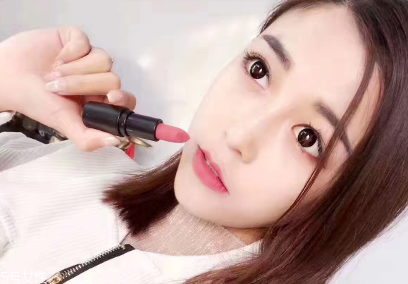 素顏適合什么顏色口紅？增添氣色又顯白