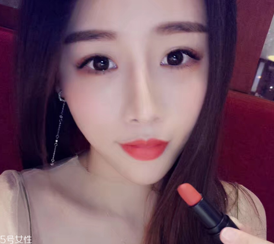 素顏適合什么顏色口紅？增添氣色又顯白