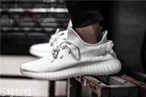 運(yùn)動(dòng)鞋可以用水泡嗎？切忌長(zhǎng)時(shí)間浸泡