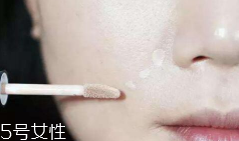 怎么遮瑕雀斑效果最好？雀斑遮瑕少不了遮瑕筆