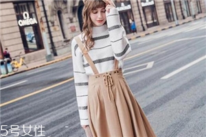 背帶裙怎么搭配？凸顯你的少女心