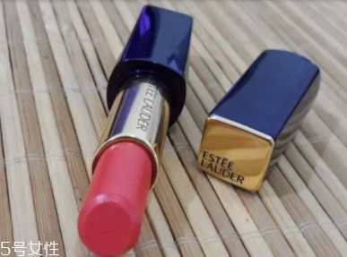 雅詩蘭黛330和320哪個好看？傾慕唇膏一見傾心
