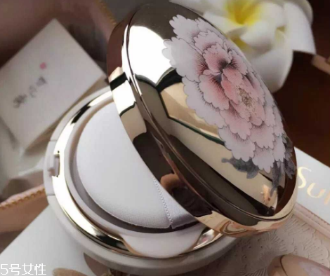 雪花秀氣墊和ysl氣墊哪個(gè)好？補(bǔ)妝也會(huì)很自然