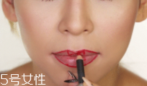 橢圓形嘴唇怎么涂口紅？勾勒唇線讓唇形完美