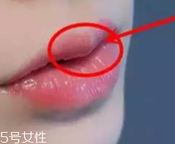 橢圓形嘴唇怎么涂口紅？勾勒唇線讓唇形完美