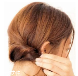長臉適合什么樣的燙發(fā)？大波浪長發(fā)溫柔睿智