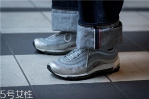運(yùn)動鞋不跟腳怎么辦？找準(zhǔn)原因?qū)ΠY下藥