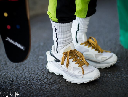 運(yùn)動鞋不防滑怎么辦？一盒創(chuàng)可貼就能解決