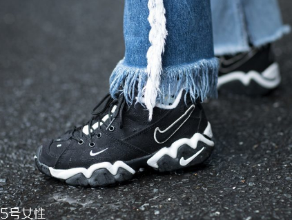 運(yùn)動鞋不防滑怎么辦？一盒創(chuàng)可貼就能解決