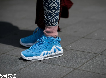 運(yùn)動(dòng)鞋不能水洗怎么辦？濕抹布輕微擦拭