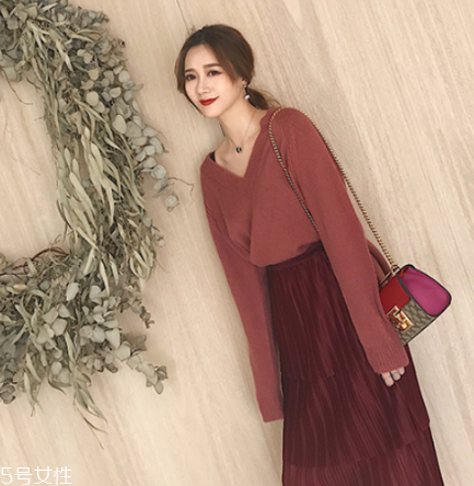 毛衣搭配什么裙子好看？優(yōu)雅迷人過新年
