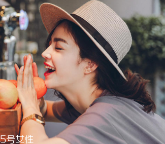 戴什么帽子顯臉小？寬檐帽讓臉看起來小