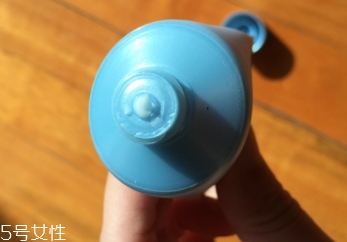雅詩蘭黛卸妝乳怎么用？