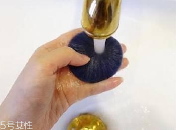 新買的氣墊粉撲要洗嗎？用久了一定要清洗