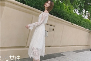 蕾絲長(zhǎng)裙配什么上衣？?jī)?yōu)雅氣質(zhì)小女人