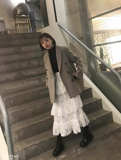 蕾絲長(zhǎng)裙配什么上衣？?jī)?yōu)雅氣質(zhì)小女人