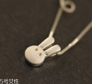 2018情人節(jié)戴什么東西好看？用精巧飾品讓他向你靠近