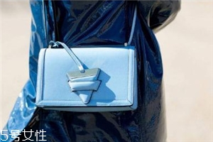 loewe是幾線品牌？時(shí)尚界的it bag