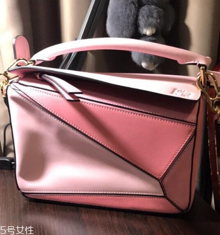 loewe和lv哪個(gè)檔次高？都是頂級品牌