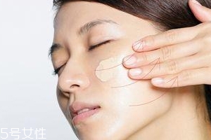 BB霜卡粉怎么辦？妝前敷面膜預防卡粉