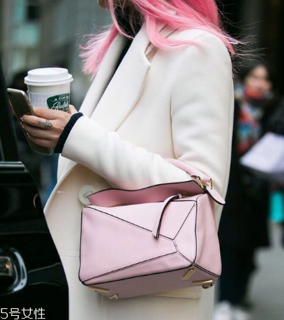 loewe在哪兒買便宜？西班牙皇室品牌
