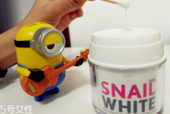 snail white蝸牛霜怎么打開？輕輕一按即有乳液滲出