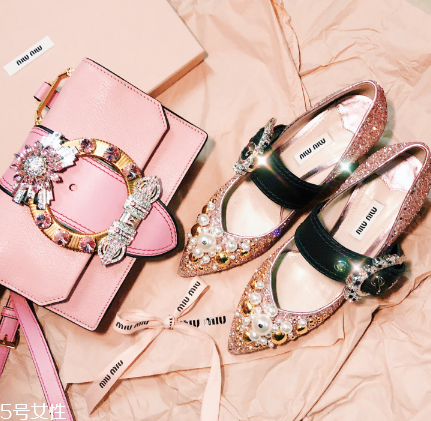 miumiu是幾線品牌？最具有少女心的時尚品牌