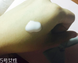 悅詩(shī)風(fēng)吟乳液為什么搓泥？吸收度一般