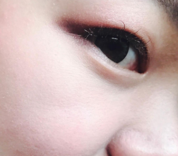 KATE眼影飛粉嗎？持久不飛粉
