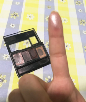 KATE眼影飛粉嗎？持久不飛粉