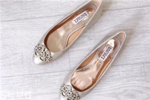 badgley mischka是幾線品牌？穿上它讓婚禮不留遺憾