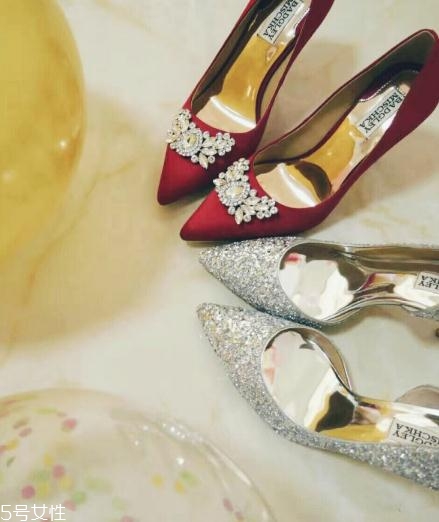 badgley mischka是幾線品牌？穿上它讓婚禮不留遺憾