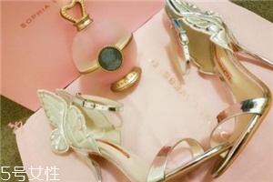 sophia webster是奢侈品嗎？在足間翩然起舞
