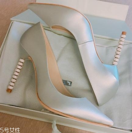 sophia webster是奢侈品嗎？在足間翩然起舞